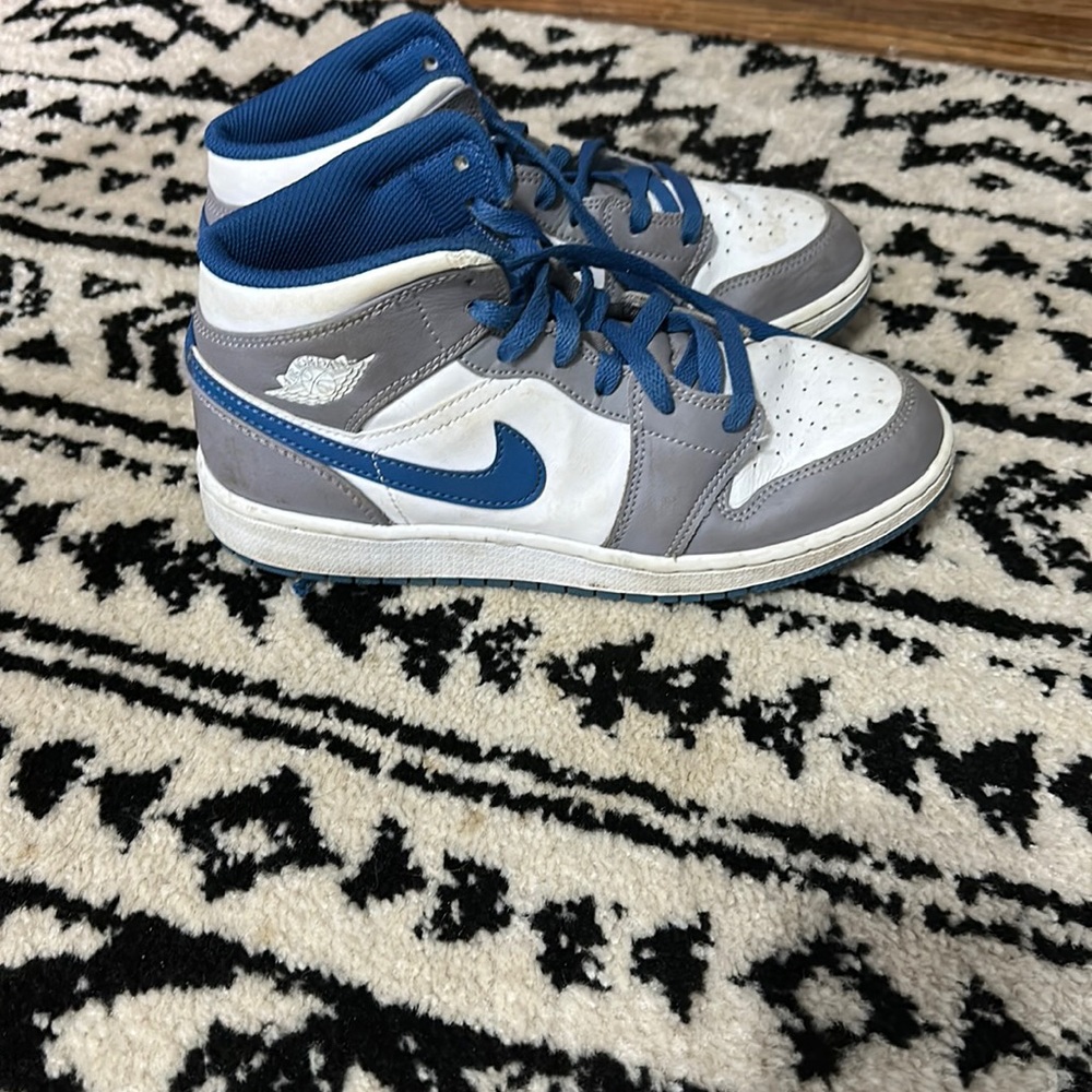Boys Nike Jordan 1 blue and white size 6 good condition